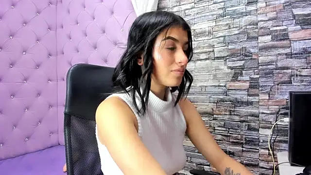 Snapshot of haileypetite chatting on 22, 5, 2026 haileypetite online show from 22, 5, 2026