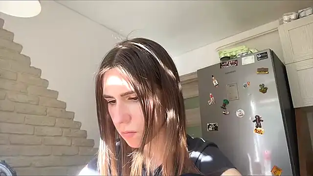 Snapshot of ZaraGuyette chatting on 23, 5, 2026 ZaraGuyette online show from 23, 5, 2026