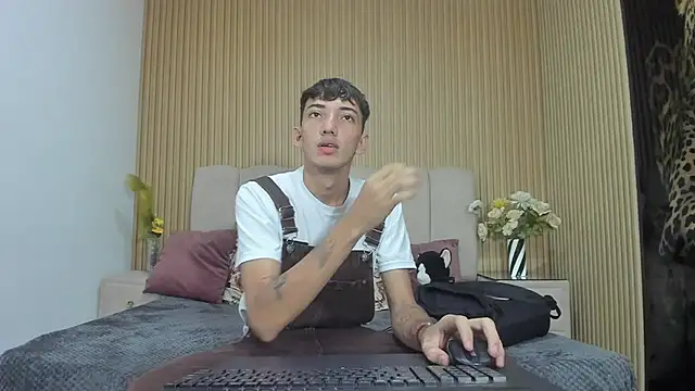 Snapshot of MichaelVasquex chatting on 27, 5, 2026 MichaelVasquex online show from 27, 5, 2026
