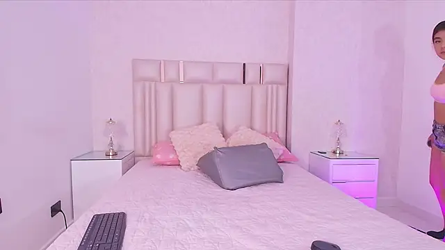 Snapshot of mia_velvett_ chatting on 7, 7, 2026 mia velvett online show from 7, 7, 2026