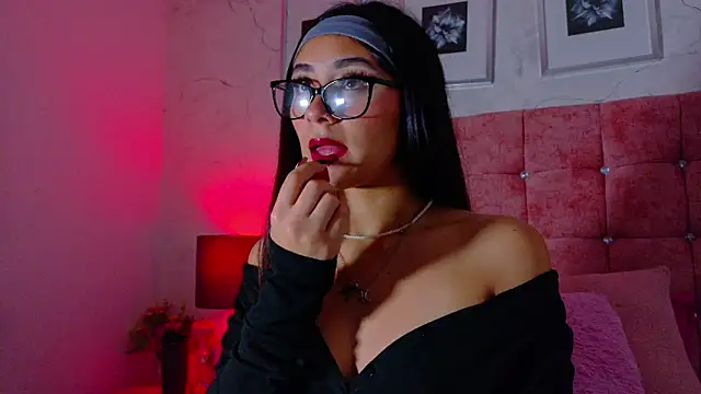 Snapshot of Mila_Dreamm chatting on 28, 5, 2026 Mila Dreamm online show from 28, 5, 2026