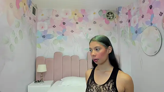 Snapshot of doll_skinny18 chatting on 25, 5, 2026 doll skinny18 online show from 25, 5, 2026