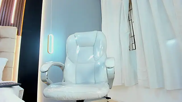 Snapshot of Amara_lune chatting on 5, 6, 2026 Amara lune online show from 5, 6, 2026