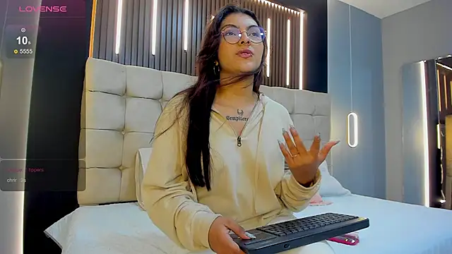 Snapshot of Amara_lune chatting on 11, 6, 2026 Amara lune online show from 11, 6, 2026