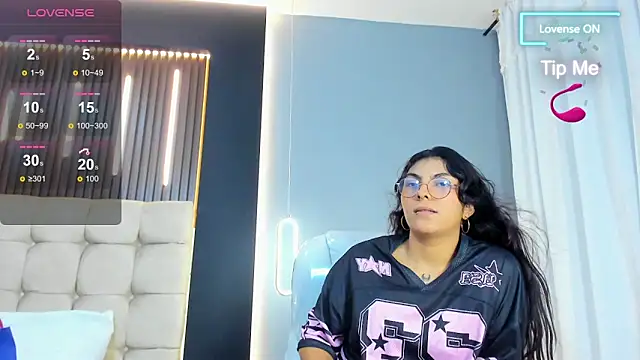 Snapshot of Amara_lune chatting on 15, 6, 2026 Amara lune online show from 15, 6, 2026