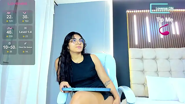 Snapshot of Amara_lune chatting on 18, 6, 2026 Amara lune online show from 18, 6, 2026