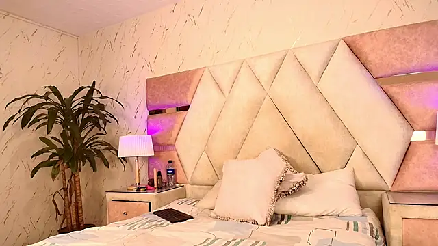 Snapshot of isabella_luxet chatting on 28, 5, 2026 isabella luxet online show from 28, 5, 2026