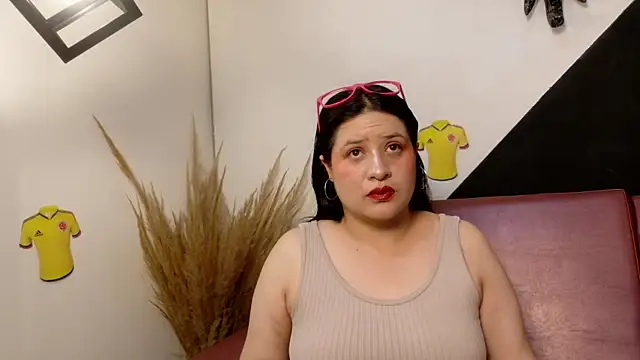 Snapshot of Laura__Castillo_ chatting on 1, 7, 2026 Laura Castillo online show from 1, 7, 2026