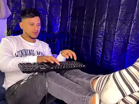 Snapshot of kyzian chatting on 24, 5, 2026 kyzian online show from 24, 5, 2026