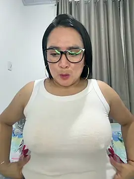 Snapshot of rousee69_ chatting on 21, 5, 2026 rousee69 online show from 21, 5, 2026