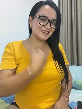 Snapshot of rousee69_ chatting on 27, 5, 2026 rousee69 online show from 27, 5, 2026