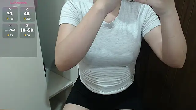 Snapshot of ani-want chatting on 8, 6, 2026 ani-want online show from 8, 6, 2026