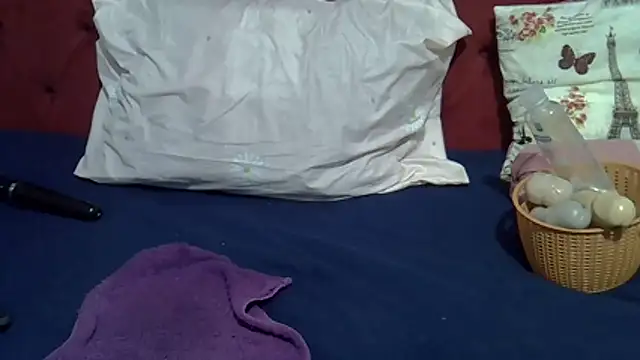 Snapshot of Queenleahx chatting on 10, 6, 2026 Queenleahx online show from 10, 6, 2026