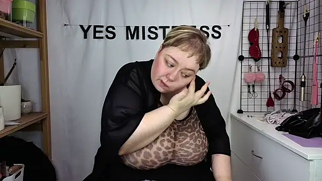 Snapshot of mistress_molly chatting on 16, 5, 2026 mistress molly online show from 16, 5, 2026