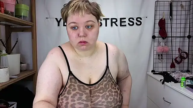 Snapshot of mistress_molly chatting on 17, 5, 2026 mistress molly online show from 17, 5, 2026