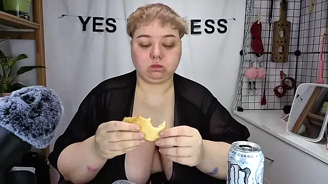 Snapshot of mistress_molly chatting on 23, 5, 2026 mistress molly online show from 23, 5, 2026