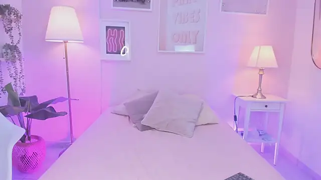 Kitty lulu  online show from 3, 6, 2026