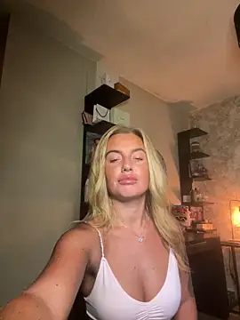 CharlottemilfUKx online show from 25, 5, 2026