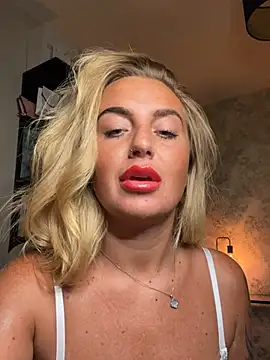 CharlottemilfUKx online show from 28, 5, 2026