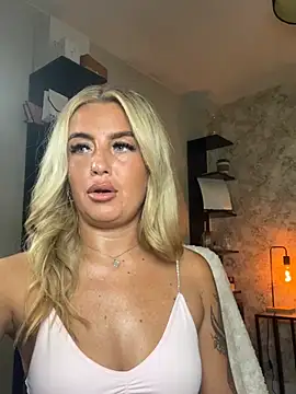 CharlottemilfUKx online show from 16, 6, 2026
