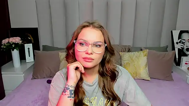 Snapshot of KattyWests chatting on 15, 7, 2026 KattyWests online show from 15, 7, 2026