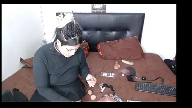 Snapshot of bonnie---clarck chatting on 19, 5, 2026 bonnie---clarck online show from 19, 5, 2026