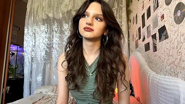 Snapshot of CarleenColley chatting on 2, 6, 2026 CarleenColley online show from 2, 6, 2026