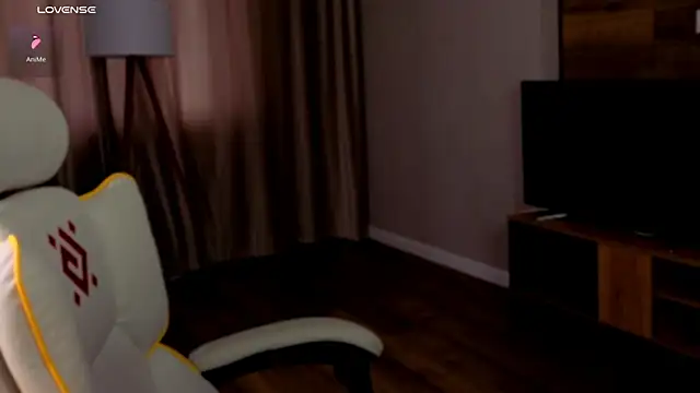 honeylanaa online show from 14, 7, 2026