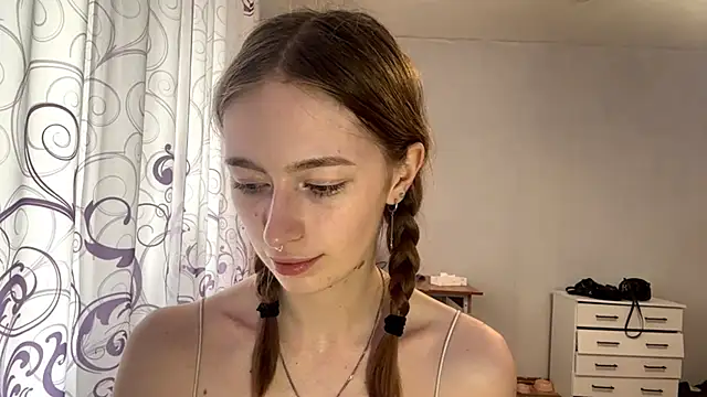 BrianneFarabee online show from 4, 6, 2026