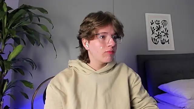 Snapshot of LucasMoraless chatting on 2, 6, 2026 LucasMoraless online show from 2, 6, 2026