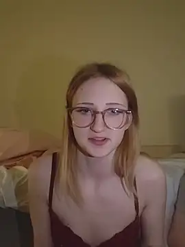 Snapshot of LauraundSteve_ chatting on 17, 5, 2026 LauraundSteve online show from 17, 5, 2026