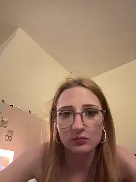 Snapshot of LauraundSteve_ chatting on 22, 5, 2026 LauraundSteve online show from 22, 5, 2026