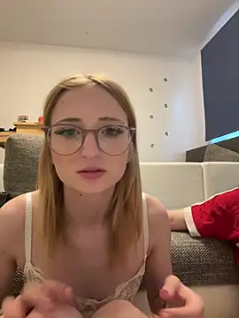 Snapshot of LauraundSteve_ chatting on 31, 5, 2026 LauraundSteve online show from 31, 5, 2026