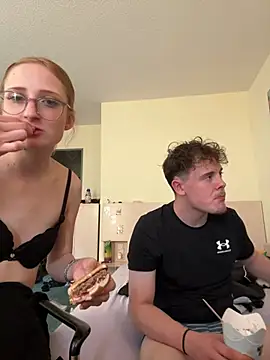 Snapshot of LauraundSteve_ chatting on 10, 7, 2026 LauraundSteve online show from 10, 7, 2026