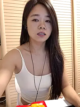 Snapshot of yueyue_99 chatting on 27, 5, 2026 yueyue 99 online show from 27, 5, 2026