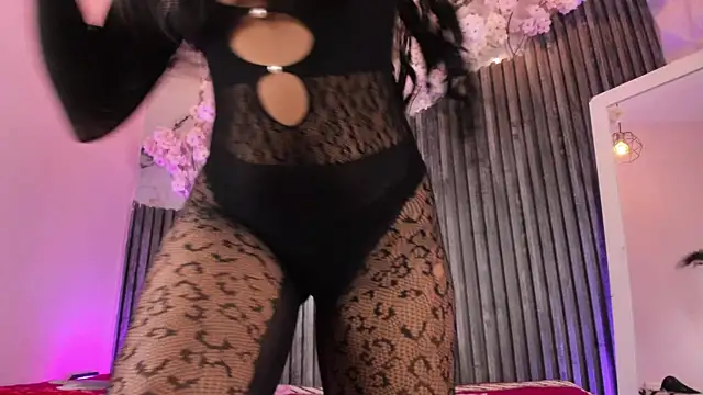 Jazmin Fox online show from 25, 5, 2026