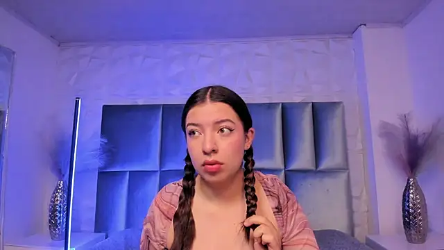 Snapshot of Sara_Deen chatting on 27, 5, 2026 Sara Deen online show from 27, 5, 2026