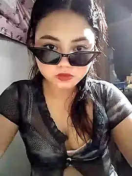 Snapshot of lie_louron chatting on 22, 5, 2026 lie louron online show from 22, 5, 2026