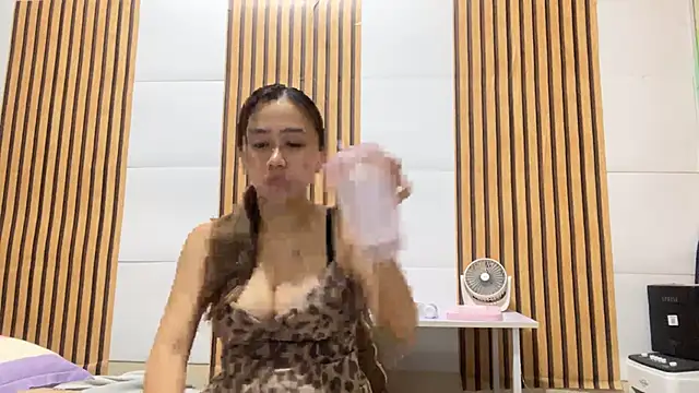 Snapshot of GiselleRina chatting on 28, 5, 2026 GiselleRina online show from 28, 5, 2026