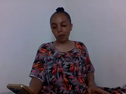 Snapshot of silk_couple1 chatting on 18, 7, 2026 silk couple1 online show from 18, 7, 2026