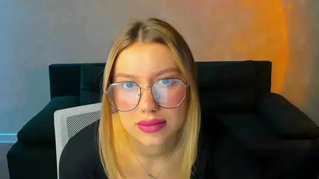 Snapshot of Shakira_Lux chatting on 21, 5, 2026 Shakira Lux online show from 21, 5, 2026