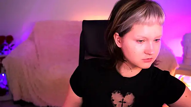 Snapshot of ViolettWoods chatting on 12, 7, 2026 ViolettWoods online show from 12, 7, 2026