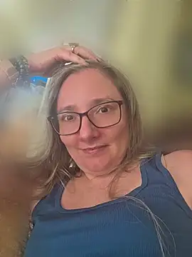 Snapshot of Izzylove47 chatting on 7, 7, 2026 Izzylove47 online show from 7, 7, 2026