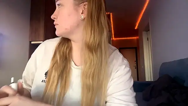 Lisi Kiss  online show from 22, 5, 2026