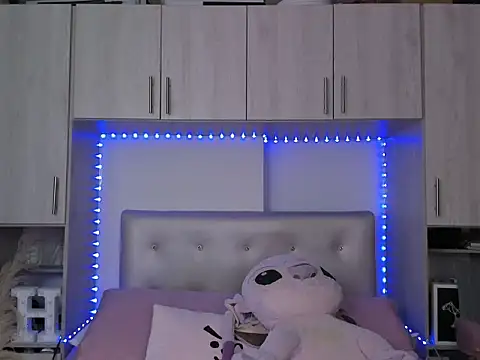 Honniewhitee  online show from 16, 7, 2026