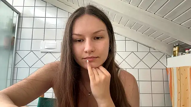 Snapshot of ShaylaChong chatting on 8, 7, 2026 ShaylaChong online show from 8, 7, 2026
