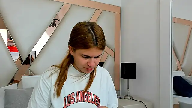Snapshot of AliceCruzz chatting on 1, 6, 2026 AliceCruzz online show from 1, 6, 2026