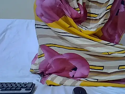 Snapshot of petite_pretti chatting on 6, 6, 2026 petite pretti online show from 6, 6, 2026