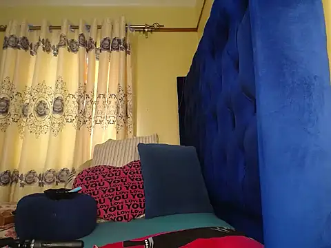 Snapshot of Petitebaibe23 chatting on 1, 6, 2026 Petitebaibe23 online show from 1, 6, 2026