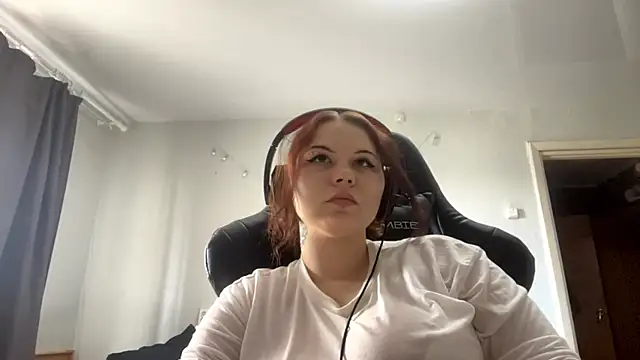 Snapshot of Redhair_girl chatting on 21, 5, 2026 Redhair girl online show from 21, 5, 2026